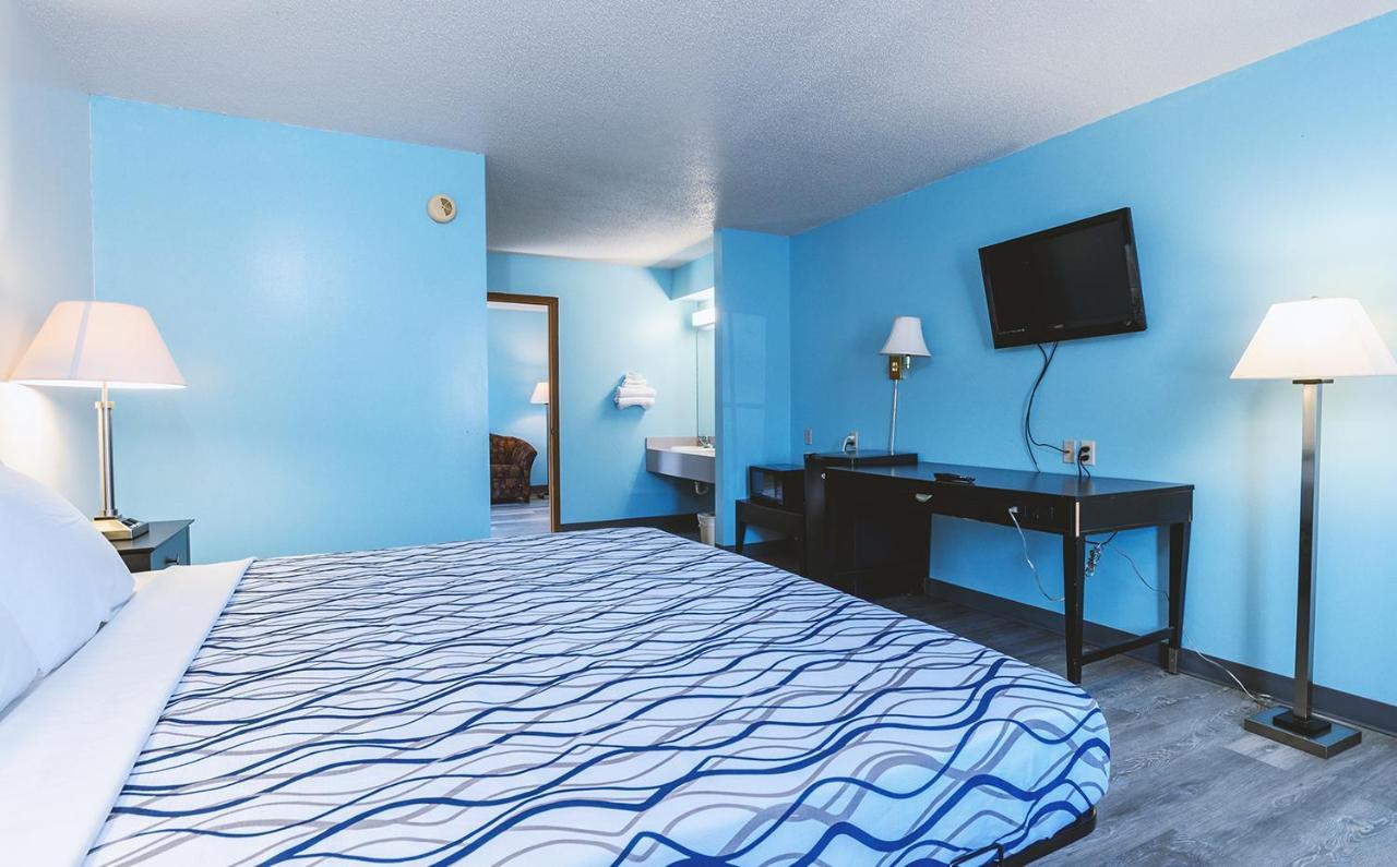 Sky-Palace Inn & Suites Wellington Exterior foto